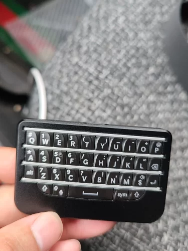 Click to view full screen BBQ10KBD Mini Berry Keyboard photo review