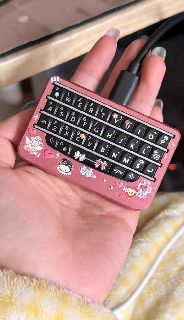 Click to view full screen BBQ10KBD Mini Berry Keyboard photo review