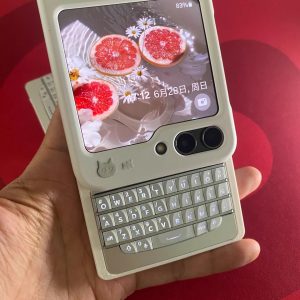Foldable phone keyboard case detail photo 01