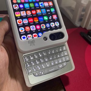 Foldable phone keyboard case detail photo 02